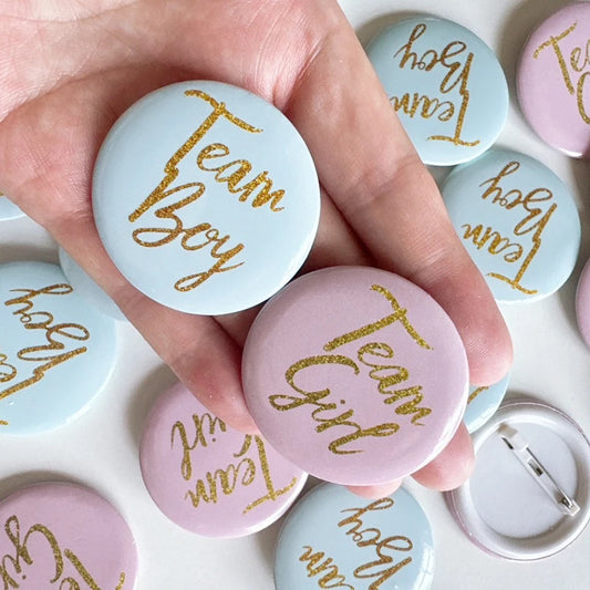 Lot de 10 Badges Team Boy & Team Girl – Accessoires Gender Reveal & Baby Shower